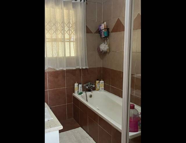 3 BEDROOM APARTMENT FOR SALE IN SUNNYROCK